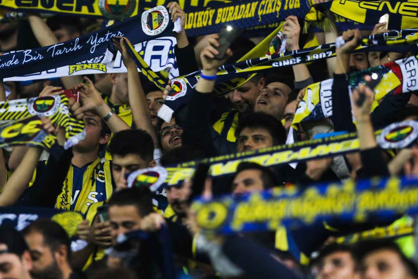 Istanbul: Enjoy a football match day experience with Local