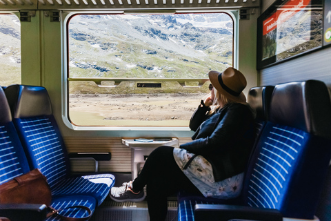 Tirano a St. Moritz: billete de un día de ida y vuelta del tren rojo BerninaBernina (rojo) ticket de ida y vuelta en el día 1ª clase