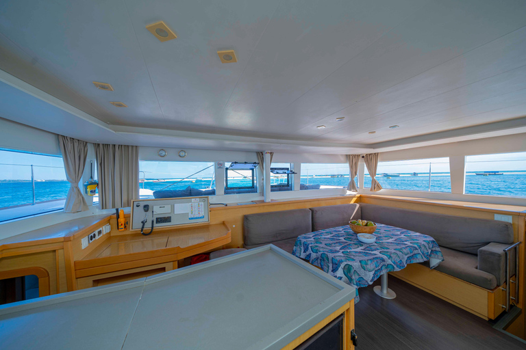 Z Zanzibaru: półdniowa wycieczka jachtemPółdniowa wycieczka luksusowym jachtem Z transferem z północy