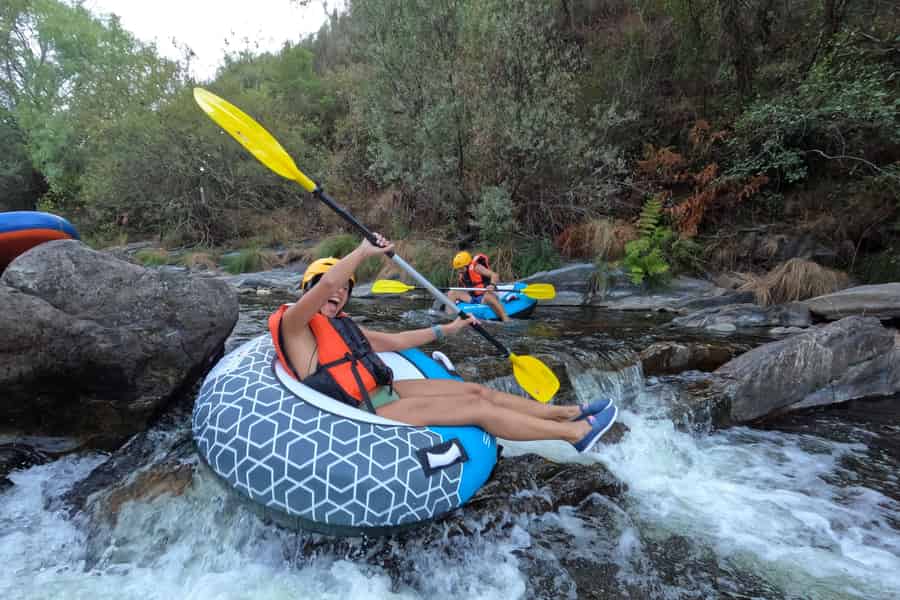 Von Porto aus: Tubing-Rafting auf dem Fluss Paiva. Foto: GetYourGuide Von Porto aus: Tubing-Rafting auf dem Fluss Paiva. Foto: GetYourGuide