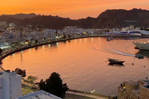 Mascate: Tour de la ciudad al atardecer con guía local