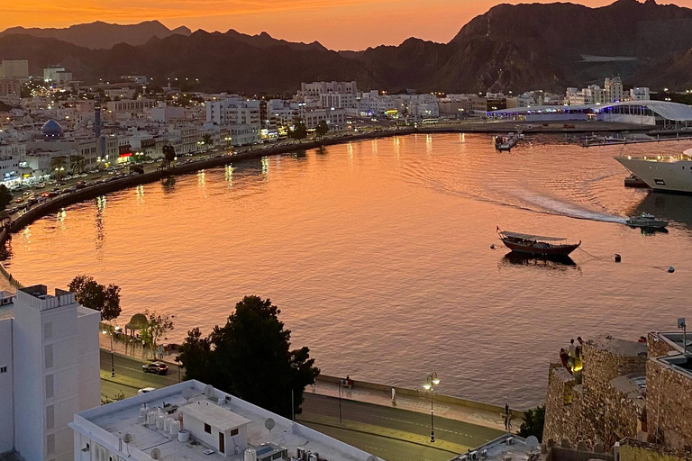 Mascate: Tour de la ciudad al atardecer con guía local