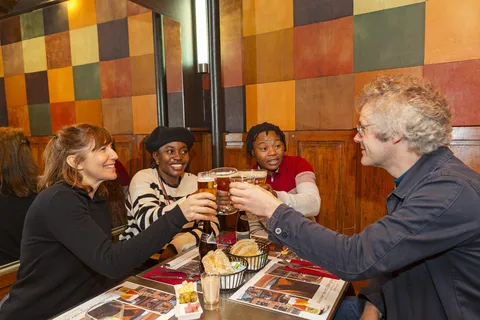 Brussel: Culinaire tour met gids, volledige maaltijd en drankjes