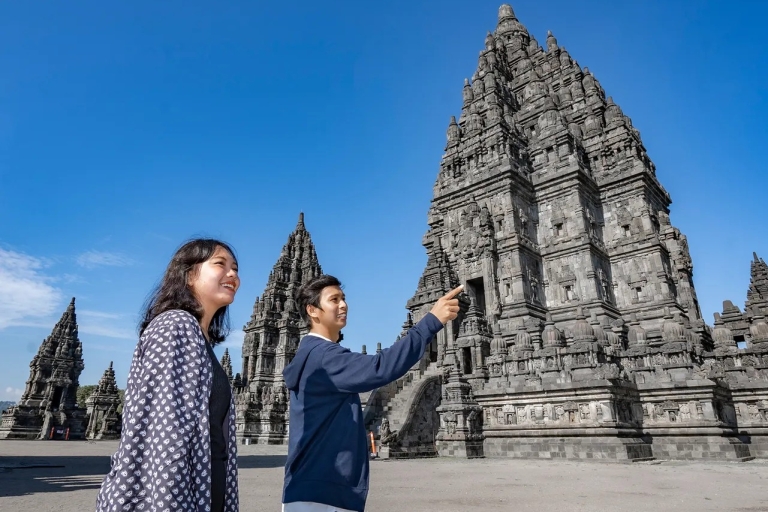 Tour Privado Amanecer de Borobudur, Volcán Merapi y Prambanan