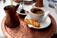 Atene, Greek Food Discovery Tour a piedi per piccoli gruppi - Hizvo