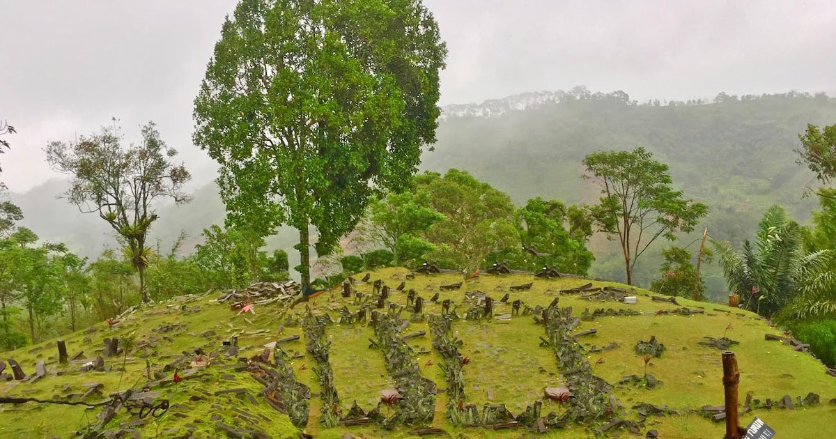 Jakarta Privát túra Situs Gunung Padang GetYourGuide