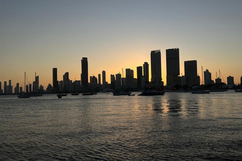 Passeio de bicicleta ao pôr do sol com visita à baía de Cartagena e GetsemaníPasseio de bicicleta ao pôr do sol com visita à Baía de Cartagena e Getsemaní
