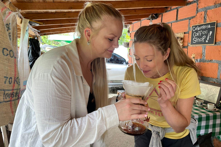 MEDELLÍN : VISITE D&#039;UNE DEMI-JOURNÉE DANS UNE EXPLOITATION FAMILIALE DE CAFÉ