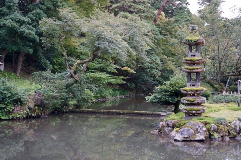 Przewodnik audio: Park zamkowy Kanazawa i ogród KenrokuenPrzewodnik audio: Spokojna przestrzeń ogrodu Kenrokuen