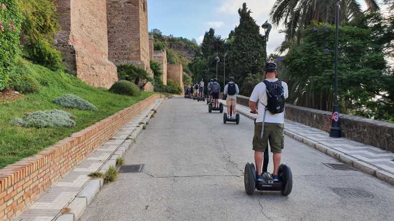Málaga: Parque, Porto e Castelo Gibralfaro Segway/Scooter Tour