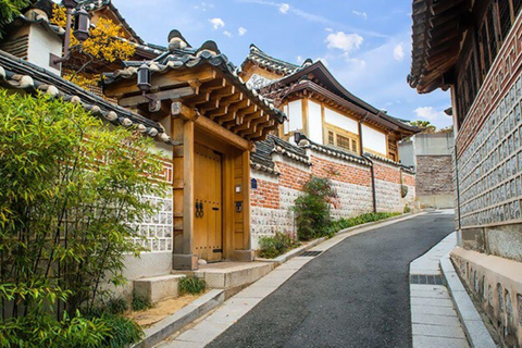 Seúl: Hanok, luces de la ciudad y palacio, tour de día y nochePunto de encuentro: Estación Hongik Univ. Salida n.º 8.