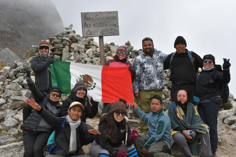 Cusco: Humantay Lagoon Hike with Luxury Domes with Alpacas