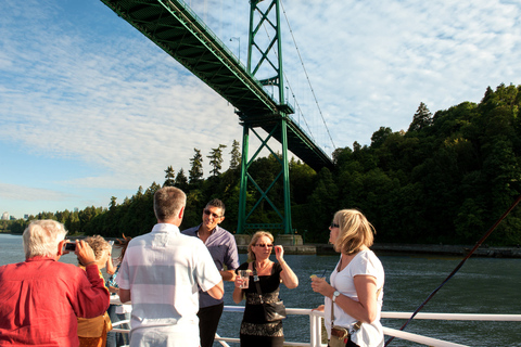 Vancouver: Crociera serale con cena a buffet