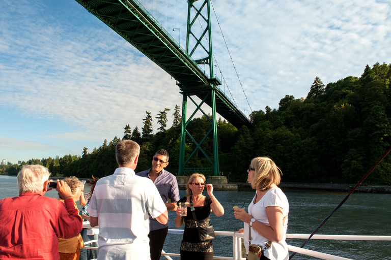 Vancouver : Croisière en soirée avec dîner buffet