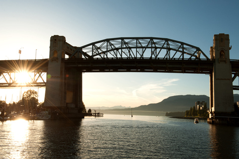 Vancouver : Croisière en soirée avec dîner buffet