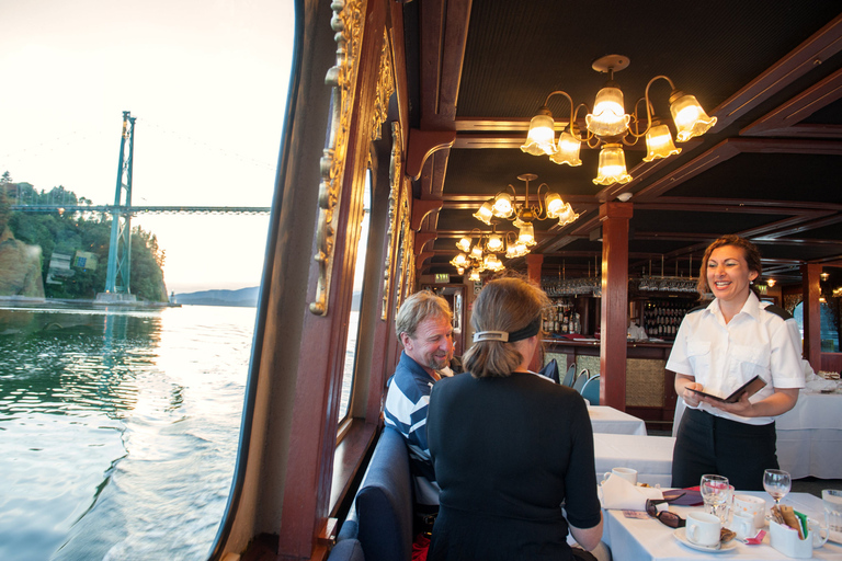 Vancouver : Croisière en soirée avec dîner buffet