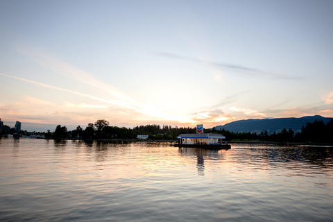 Vancouver: Crucero nocturno con cena buffet