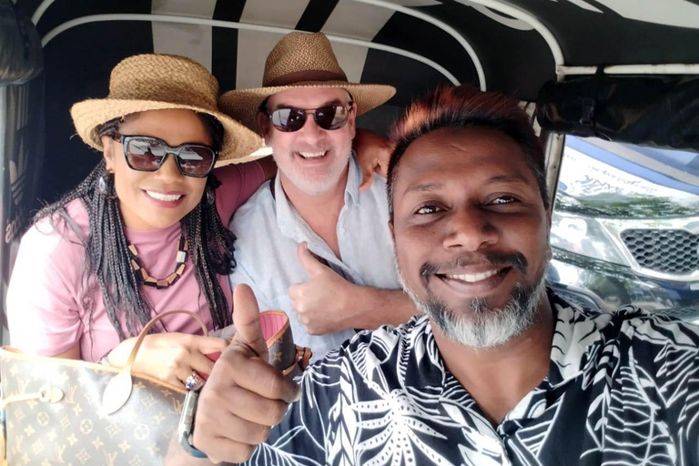 Colombo: City Highlights Tuk-Tuk Tour with Entry Tickets