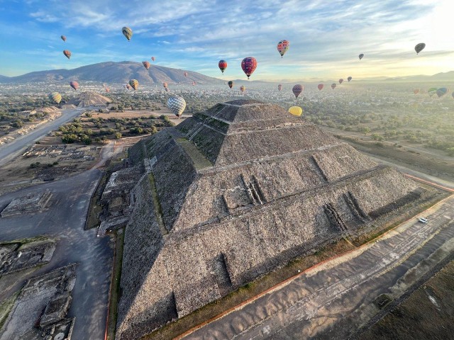 Visit Mexico City Balloon Flight & Breakfast in Cave with Pickup in Menorca