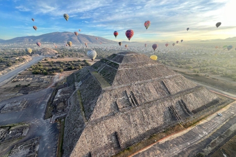 Teotihuacan: Vuelo en globo con desayuno en una cueva naturalVuelo en globo sin desayuno ni transporte