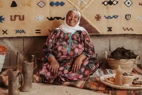 Fès : atelier de teinture naturelle de la laine et visite du souk