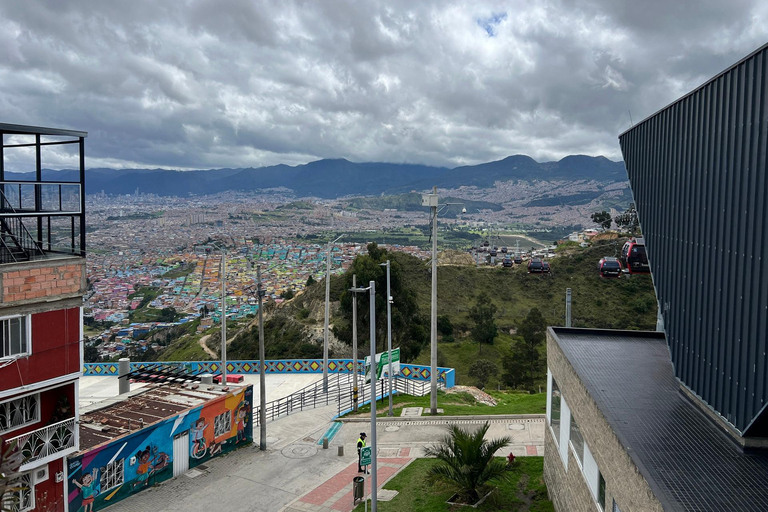 Bogotá: El Paraíso and Cable Car Favelas Tour
