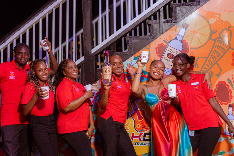 Montego Bay : Poko Loko Floating Bar Island Chill TourMontego Bay : Excursion détente sur l&#039;île du bar flottant Poko Loko