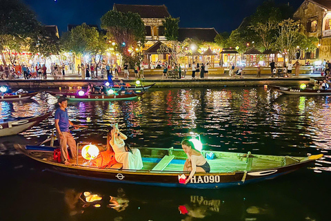 Hoi An: Giro in barca sul fiume Hoai con lancio di lanterne floreali