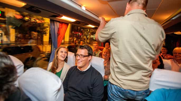 berlin 1.5hour comedy bus tour in german
