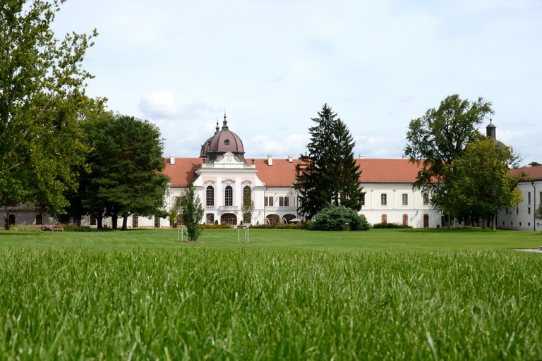 Z Budapesztu: wycieczka do Pałacu Królewskiego GödöllőŚladami Sisi: wycieczka w języku hiszpańskim