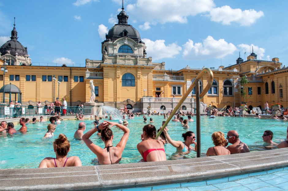 Budapest: Széchenyi Spa Full Day with Optional Pálinka Tour