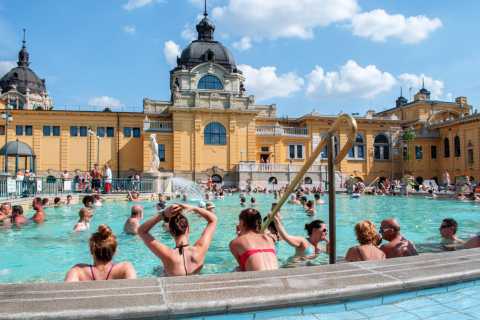 Budapest: Széchenyi Spa koko päivä valinnaisella pálinkakierroksella