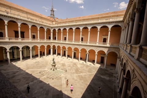 Toledo: Full-Day Guided Bus Tour from Madrid