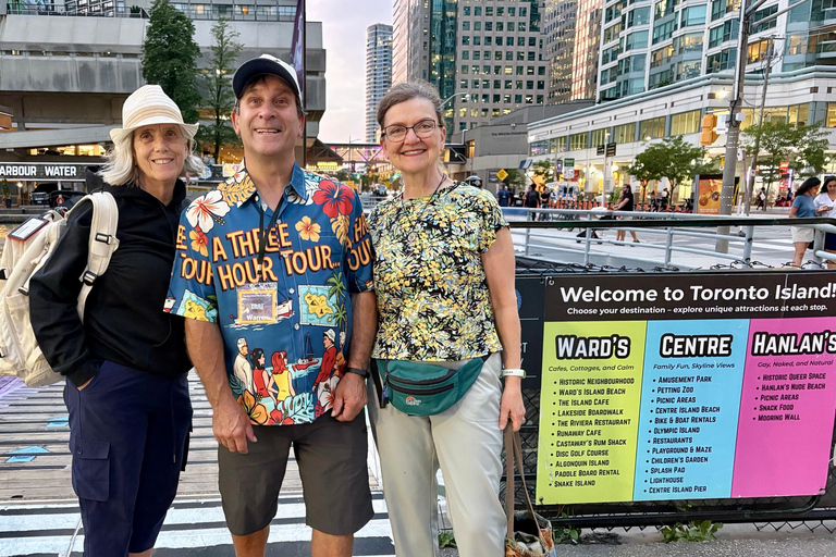Toronto: Evening Harbour Cruise with Storytelling