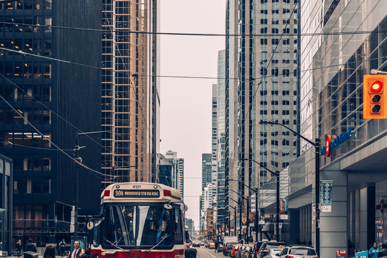 Toronto: Sceniczna 2-godzinna wycieczka po mieście autobusemToronto: Sceniczna 2-godzinna wycieczka po mieście autobusem z rejsem po porcie