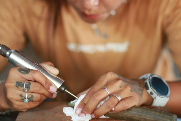 Lombok: Silversmithing Workshop with Jewelry to Keep