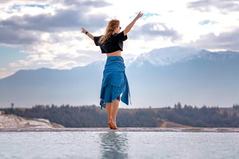 From Kusadasi Hotels or Port: Pamukkale and Hierapolis Tour