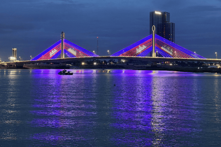 Phnom Penh: Mekong Sunset Cruise & City by Night Tour
