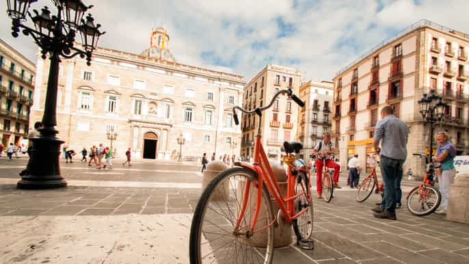 barcelona on bike tapas and sightseeing tour