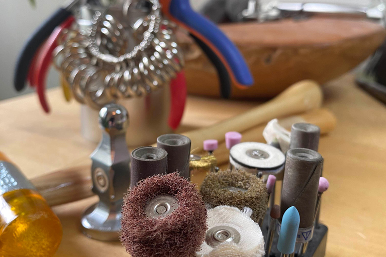 Forge your own silver ring in Berlin