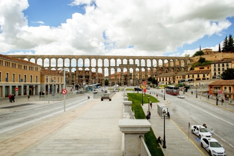 Madrid: Avila met Walls en Segovia met AlcazarÁvila-tour met muren en zelfgeleid bezoek aan Segovia