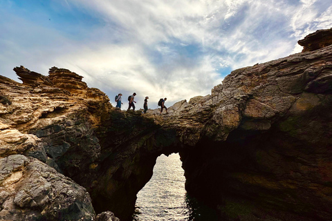 Z Lagos: Wycieczka piesza po zachodnim wybrzeżu i tapas o zachodzie słońcaWycieczka w małej grupie – dołącz do grupy i dziel się wrażeniami