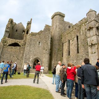 From Dublin: Cahir and Blarney Castle Full-Day Tour