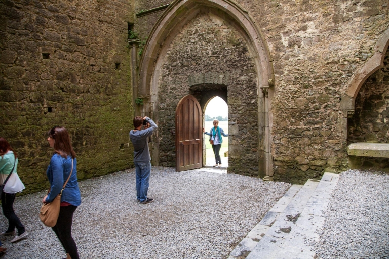 From Dublin: Cahir and Blarney Castle Full-Day Tour From Dublin: Cork and Blarney Castle Full-Day Tour