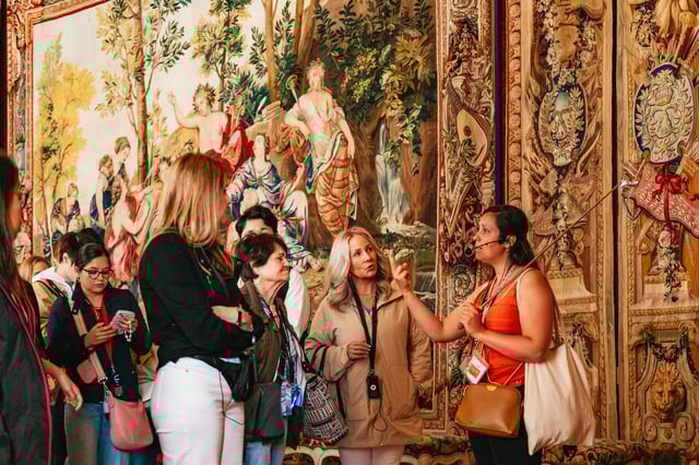 Von Paris aus: Versailles Guided Tour mit Einlass ohne Anstehen