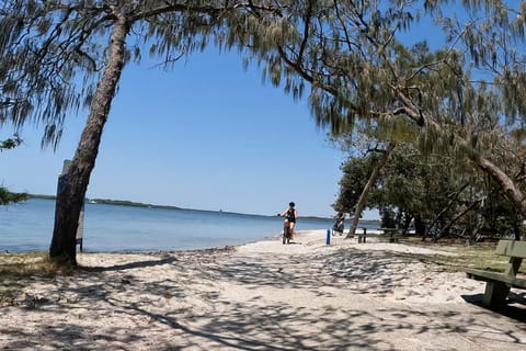 Caloundra: Easy Peasy Rumba E-Bike Tour with Local Guide - Image 2
