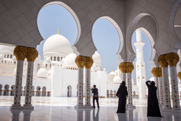 Abu Dhabi: Big Bus Hop-On Hop-Off Tour turísticoBillete de 48 horas con entrada al Museo del Louvre