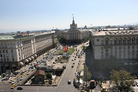 Sofia bij nacht: Panoramische stadsrondleiding en folklore dinerTour in het Engels