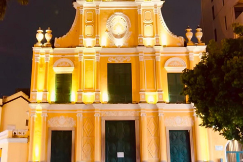 Macau: Old Town Night Tour with Local Guide