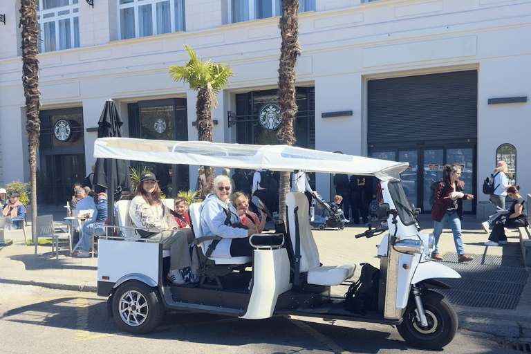 Madrid: Private Tuk Tuk Tour with Expert Guide and Panoramic Views The Classics Tour ~ Discover Madrid in 60 minutes from your STARTING POINT!